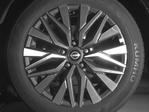 Used 2025 Nissan Altima 2.5 SV FWD image 14