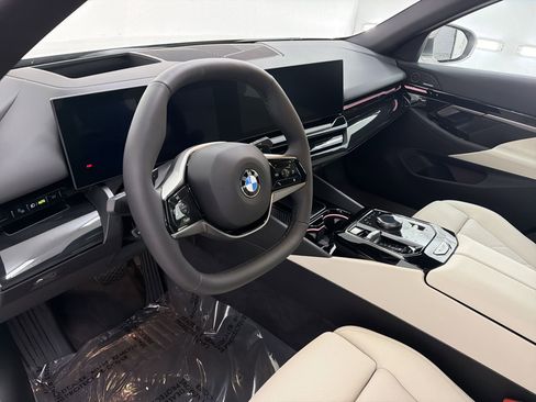 New 2026 BMW 530i RWD image 4