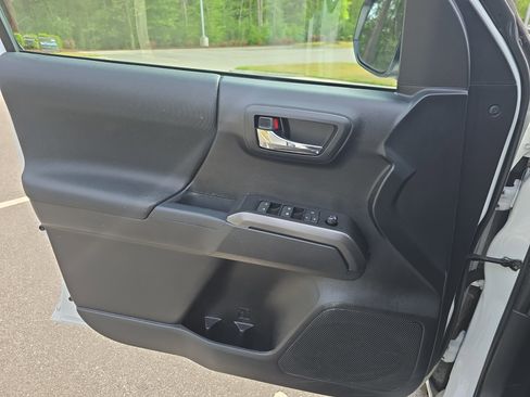 Used 2021 Toyota Tacoma TRD Sport image 28