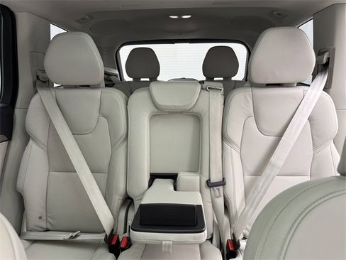 Certified 2024 Volvo XC90 T8 Ultimate w/ Protection Package Premier image 27
