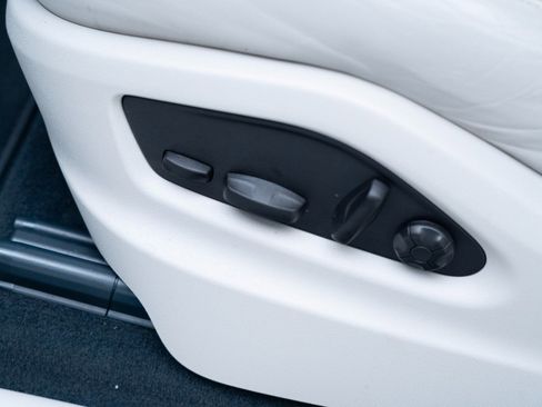 Used 2022 Porsche Cayenne E-Hybrid image 16