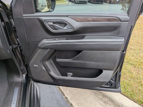 Used 2023 Chevrolet Suburban LT w/ Luxury Package image 40