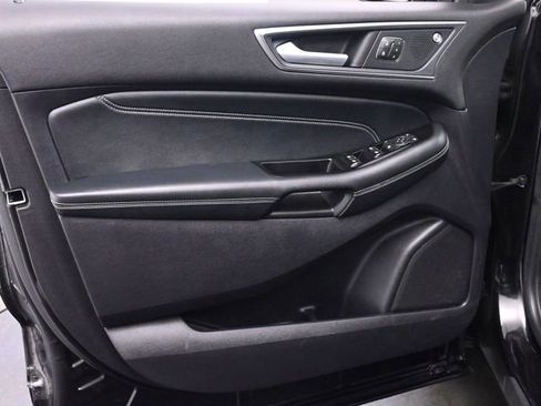 Used 2019 Ford Edge Titanium image 9