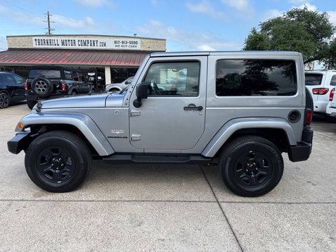 Used 2013 Jeep Wrangler Sahara w/ Connectivity Group AWD/4WD image 4