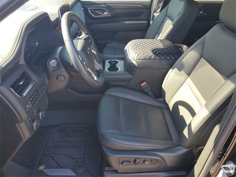Used 2024 Chevrolet Suburban Z71 w/ Luxury Package image 5