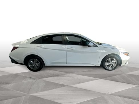 Used 2026 Hyundai Elantra SE FWD image 9