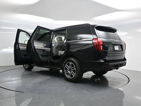 Used 2025 Ford Expedition Active RWD image 42