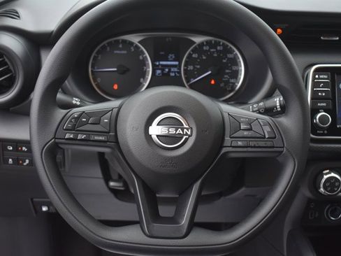 Used 2025 Nissan Kicks Play S image 18