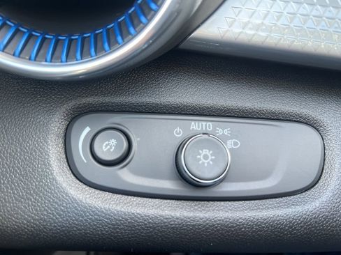 New 2026 Chevrolet Trax LT w/ Sunroof Package image 15