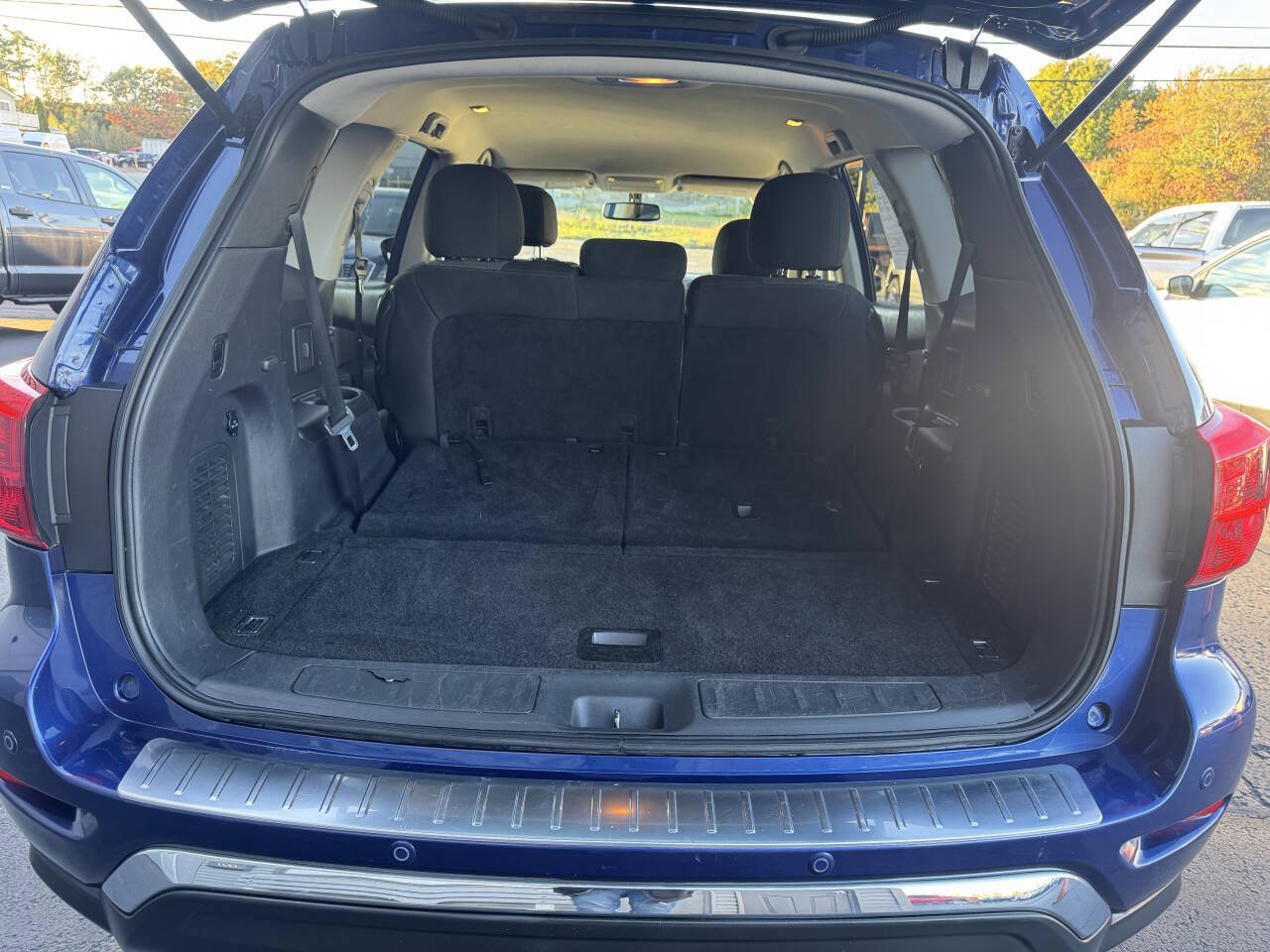 Used 2017 Nissan Pathfinder SV AWD/4WD image 6