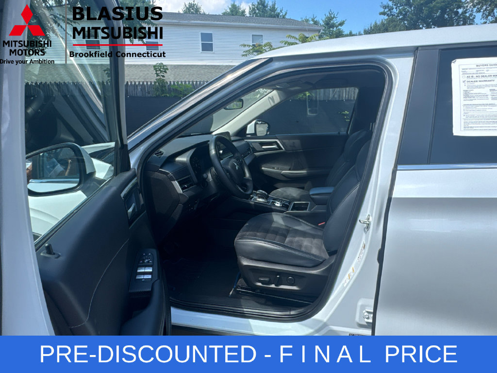 Used 2024 Mitsubishi Outlander 4WD Plug-In Hybrid image 12