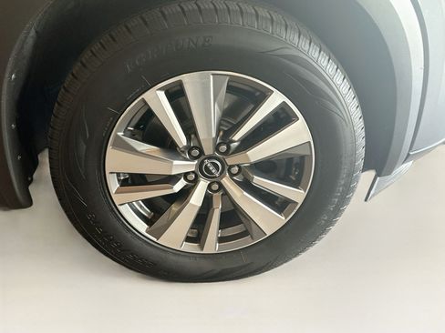 Used 2023 Nissan Pathfinder SL AWD/4WD image 11