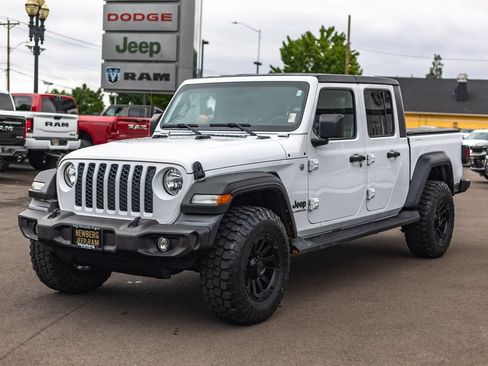 Used 2020 Jeep Gladiator Sport w/ Quick Order Package 24S AWD/4WD image 4