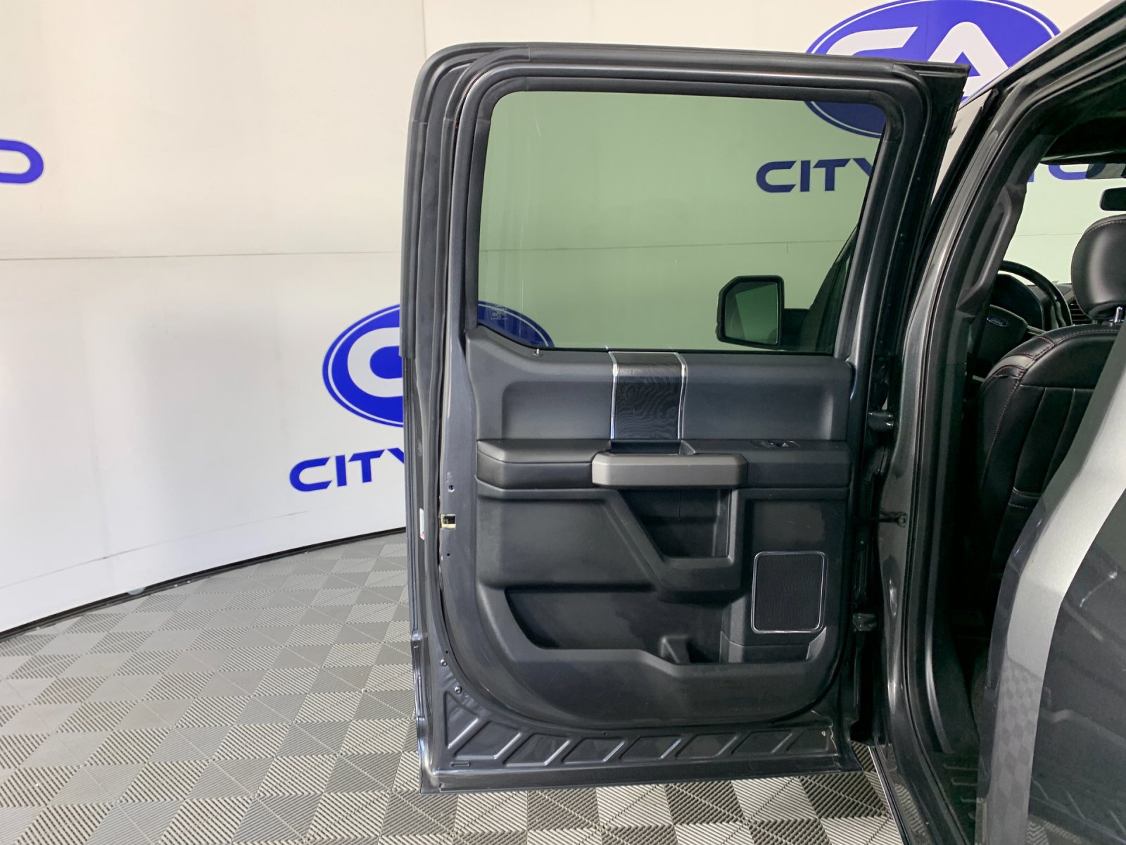 Used 2019 Ford F150 Platinum w/ Equipment Group 701A Luxury AWD/4WD image 29