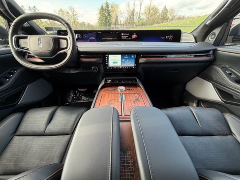 New 2025 Lincoln Navigator L Black Label AWD/4WD image 21