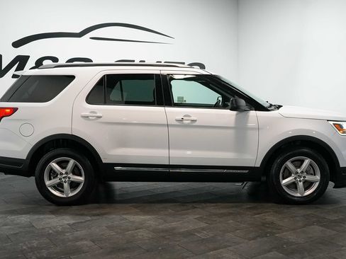 Used 2018 Ford Explorer XLT FWD image 8