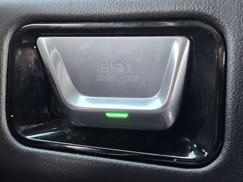 Used 2025 GMC Yukon Denali AWD/4WD image 19