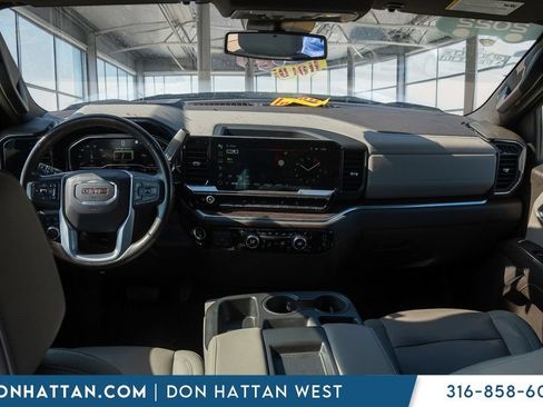 Used 2022 GMC Sierra 1500 SLT AWD/4WD image 4