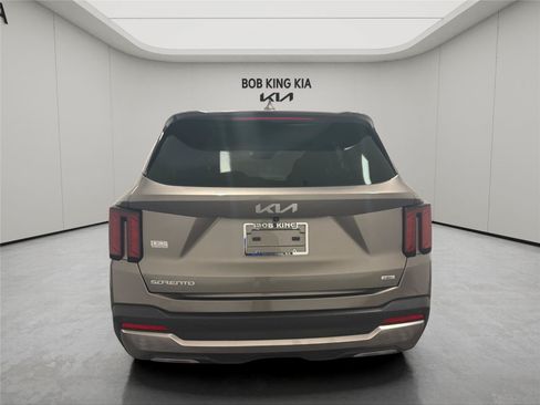 Used 2025 Kia Sorento EX AWD/4WD image 4