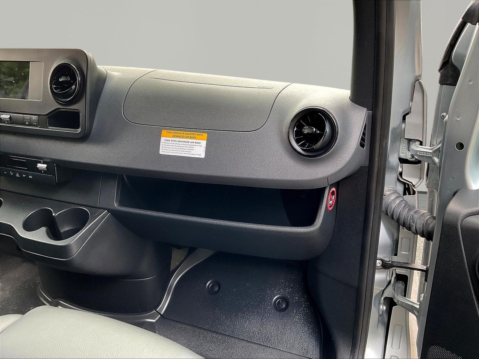 Used 2024 Mercedes-Benz Sprinter 3500 image 25