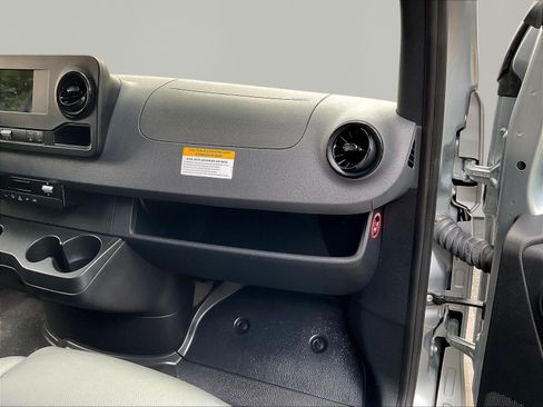 Used 2024 Mercedes-Benz Sprinter 3500 image 25