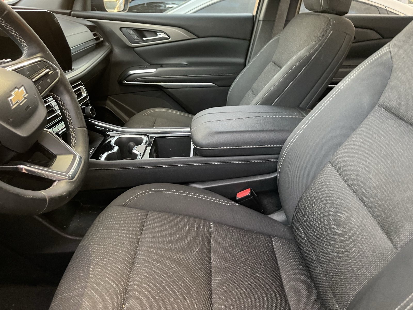 Used 2025 Chevrolet Traverse LT FWD image 10