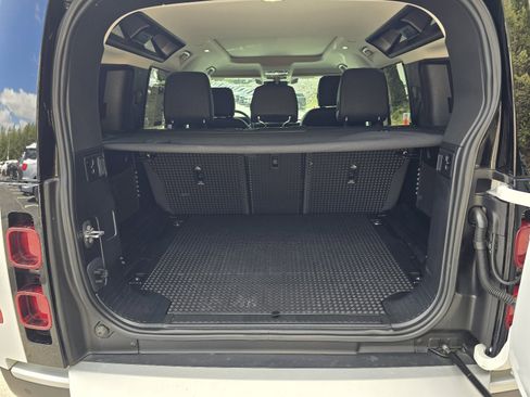 Used 2024 Land Rover Defender 110 S image 25