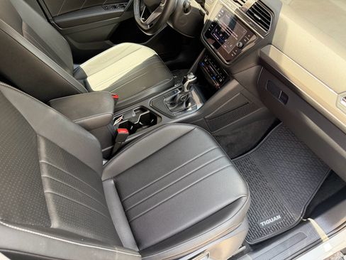 Used 2023 Volkswagen Tiguan SE FWD image 30