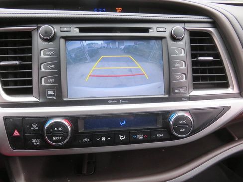 Used 2015 Toyota Highlander Limited w/ Driver Technology Package AWD/4WD image 19