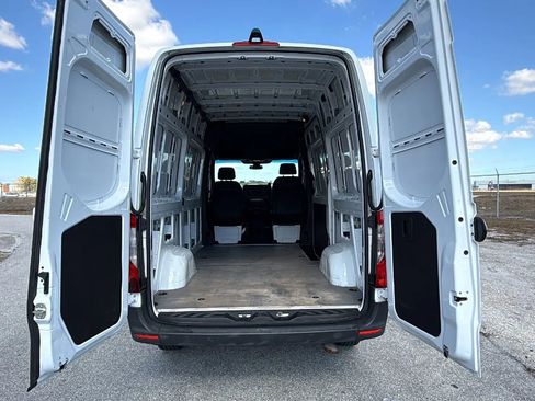 Used 2021 Mercedes-Benz Sprinter 1500 image 9