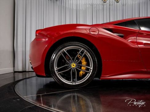 Used 2018 Ferrari 488 GTB RWD image 18