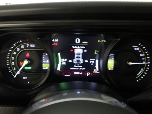 Used 2025 Jeep Wrangler Unlimited Sahara AWD/4WD image 11