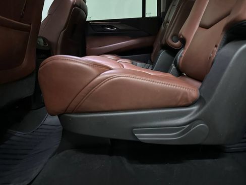 Used 2018 Cadillac Escalade ESV Premium Luxury RWD image 52