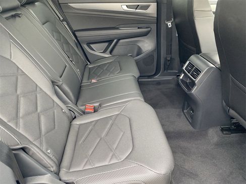 New 2026 Volkswagen Atlas Cross Sport SE image 9