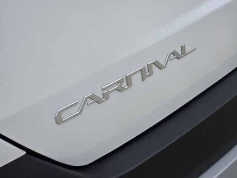 New 2026 Kia Carnival EX FWD image 8