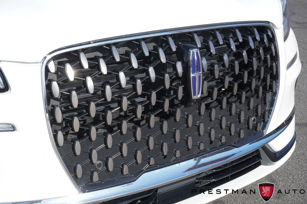 Used 2025 Lincoln Corsair Grand Touring w/ Equipment Group 301A AWD/4WD image 16