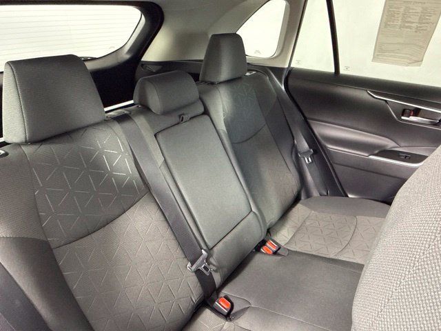 Used 2021 Toyota RAV4 XLE AWD/4WD image 27