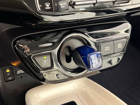 Used 2017 Toyota Prius Four image 21