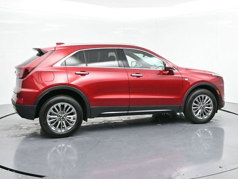 Used 2025 Cadillac XT4 Premium Luxury image 8