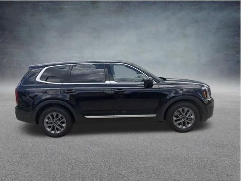 Used 2023 Kia Telluride LX FWD image 3