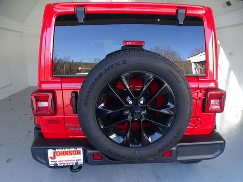 Used 2025 Jeep Wrangler Unlimited Sahara w/ Safety Group image 19