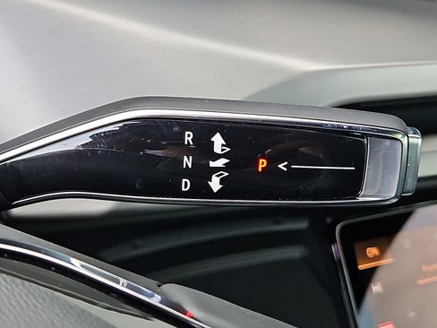 Certified 2026 Cadillac Vistiq Luxury image 14