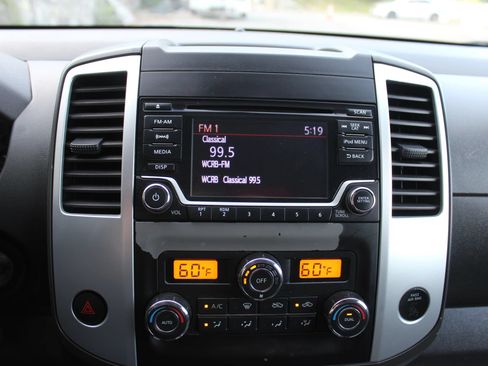 Used 2017 Nissan Frontier SV w/ SV Value Truck Package AWD/4WD image 27