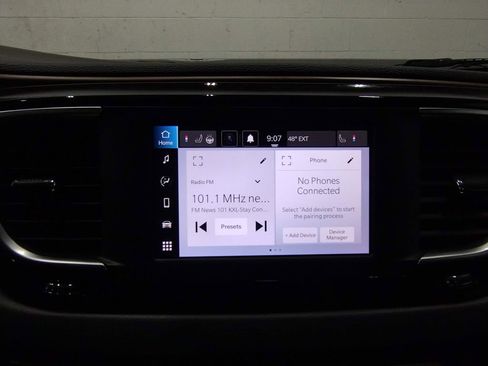 Used 2023 Chrysler Voyager LX image 29