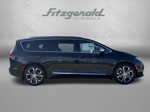 New 2026 Chrysler Pacifica Pinnacle image 4