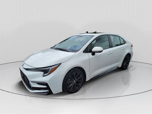 Used 2024 Toyota Corolla SE w/ SE Package FWD image 3