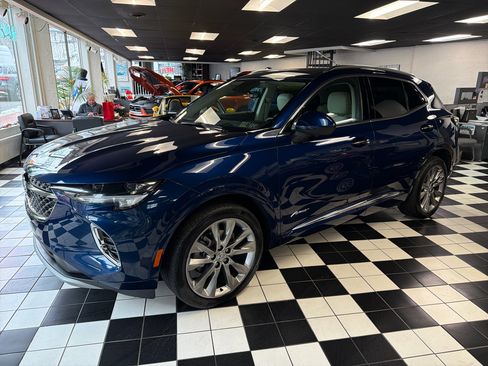 Used 2022 Buick Envision Avenir w/ Technology Package II image 1