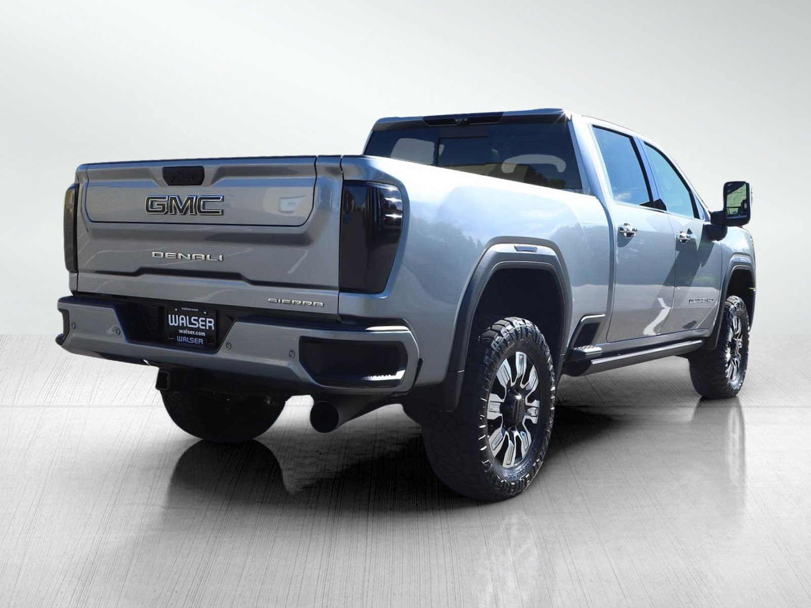 Used 2025 GMC Sierra 2500 Denali w/ Denali Reserve Package AWD/4WD image 5