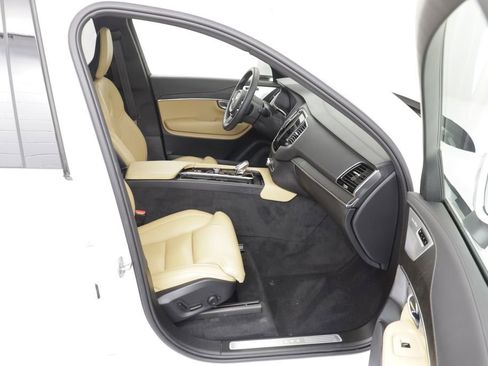 Used 2024 Volvo XC90 B6 Ultimate w/ Protection Package Premier AWD/4WD image 22
