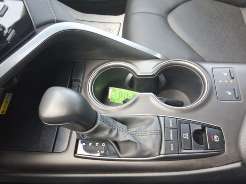 Used 2023 Toyota Camry XSE image 18